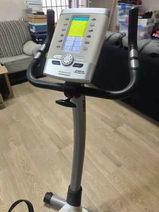 Bicicleta Estática BH para reparar piezas