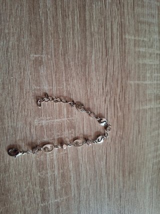 Pulsera de plata con adornos