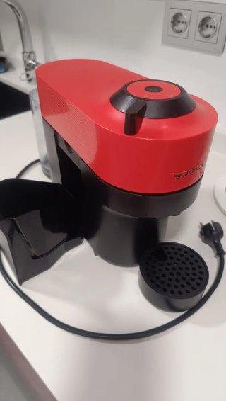Cafetera Nespresso Roja y Negra