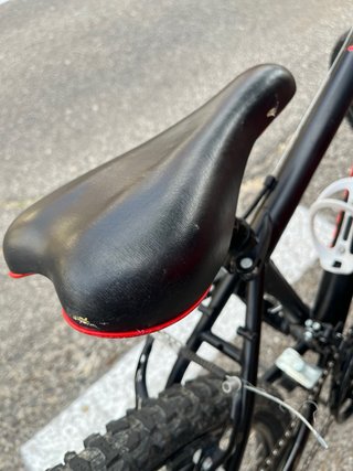 Bicicleta Btwin 24 Negra y Naranja.