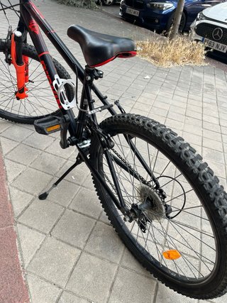 Bicicleta Btwin 24 Negra y Naranja.