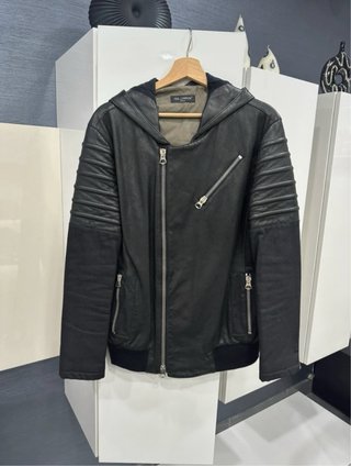 Chaqueta Cuero Yes London en muy buen estado