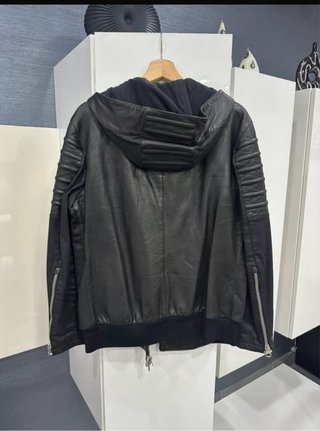 Chaqueta Cuero Yes London en muy buen estado