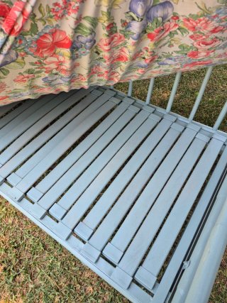 Banco jardin sofa cama bambú floral.