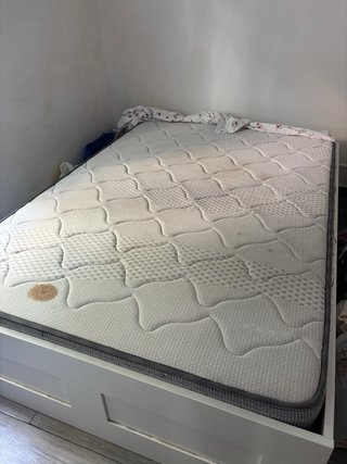 Cama con somier y colchón