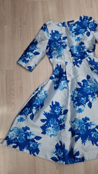 Vestido midi floral azul y blanco