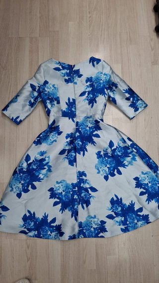 Vestido midi floral azul y blanco
