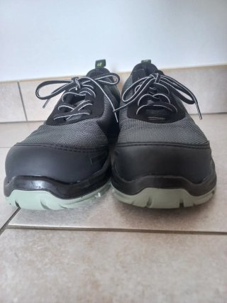Zapatos de trabajo y seguridad negros
