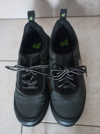 Zapatos de trabajo y seguridad negros