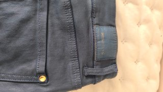 Pantalones efecto piel negro Cortefiel