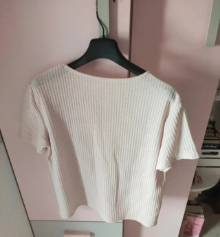 Camiseta rosa cuello pico