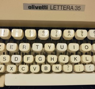 Macchina da scrivere Olivetti LETTERA 35