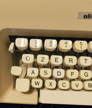 Macchina da scrivere Olivetti LETTERA 35