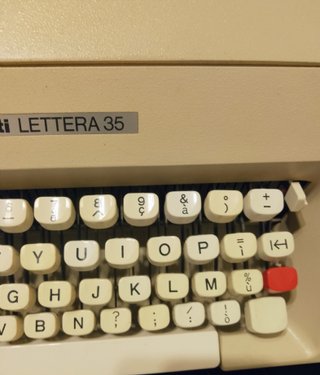 Macchina da scrivere Olivetti LETTERA 35