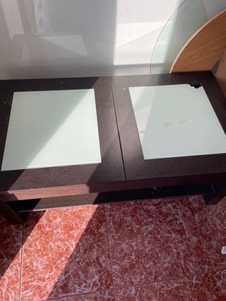 Mesa auxiliar de madera y cristal