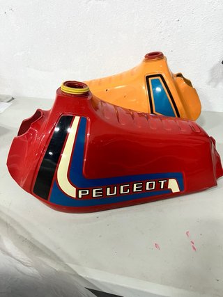 Depósito Peugeot Años 80 Rojo y azul