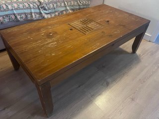 Mesa de centro de madera rústica
