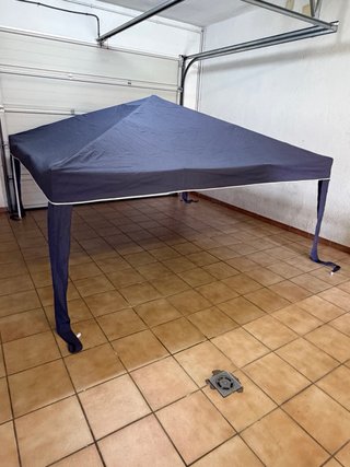 Carpa grande azul