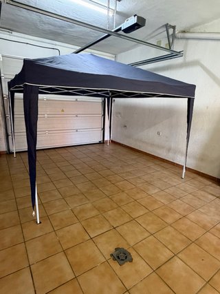 Carpa grande azul