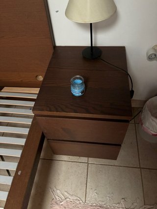 Cama doble y 2 mesitas de noche