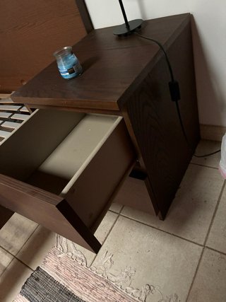 Cama doble y 2 mesitas de noche