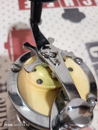 Carrete de pesca Mitchell 624