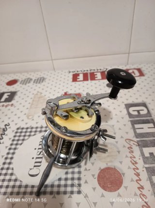 Carrete de pesca Mitchell 624