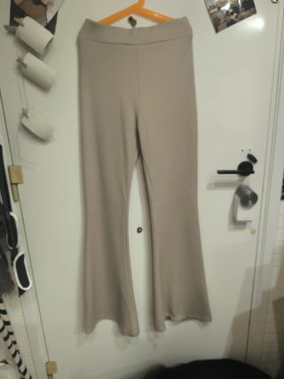 Pantalones campana beige