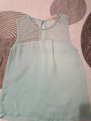 Camiseta verde agua efecto seda. Tiene mucha caída