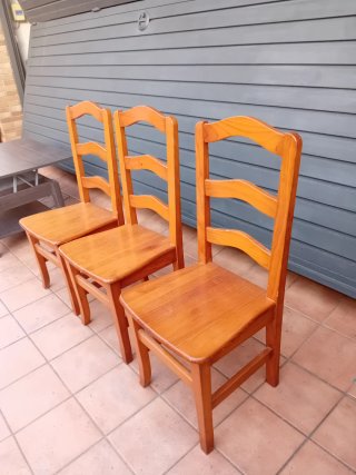 Juego de 3 sillas de madera