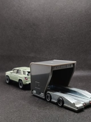 Hot Wheels Toyota Land Cruiser + Remolque