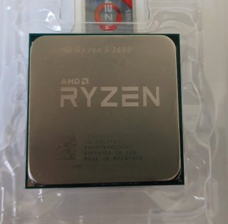 Procesador AMD Ryzen 5 2600 CPU con disipador