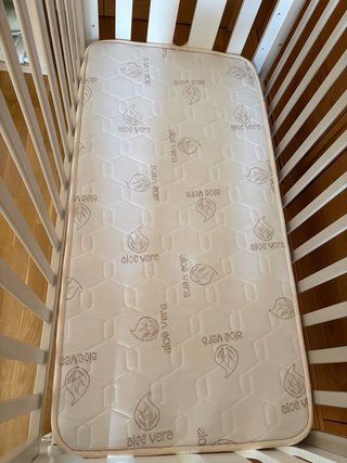 Cuna Trama blanca y beige con colchón
