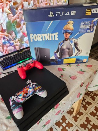 PS4 Pro Fortnite Edition 1TB Negra + 2 Mandos