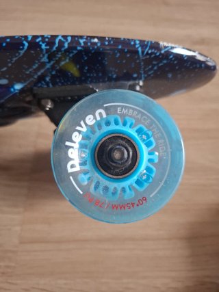 Skate niño con luces y protecciones