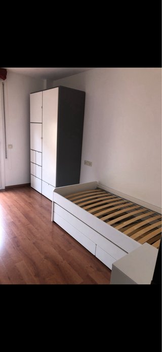 Cama nido blanca con cajones, mesita y armario
