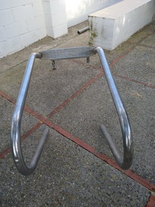 Escalera metálica para piscina