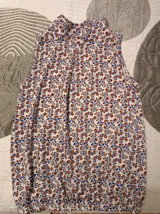 Camisa atada al cuello