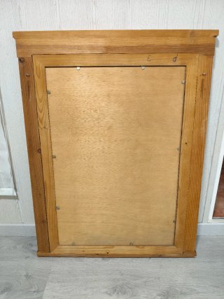 Espejo de madera marrón