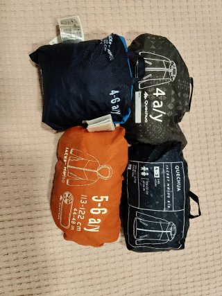 Lote 4 chubasqueros/impermeables niño/@ 4-6 años