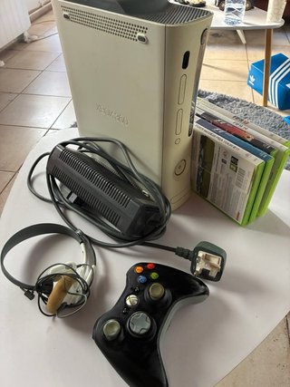 Xbox 360 con juegos y accesorios