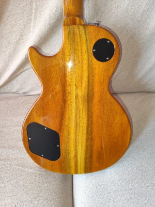Guitarra Les Paul Japonesa Bacchus hecha a Mano.