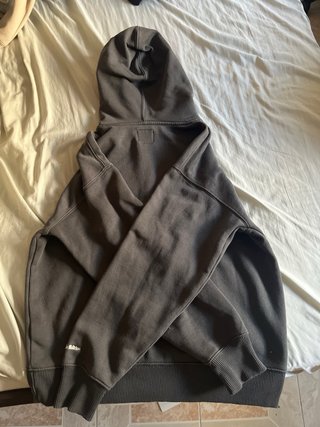 Sudadera gris con logo