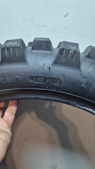Neumatico Rebel xplorer 01 (150/70-18)