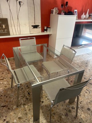 Mesa comedor cristal y 4 sillas