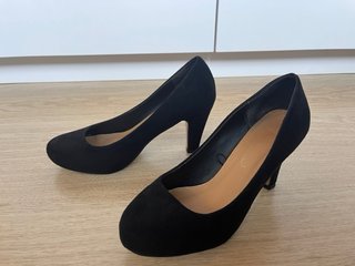 Zapatos de tacón negros terciopelo