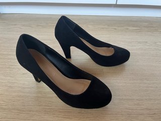 Zapatos de tacón negros terciopelo