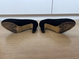 Zapatos de tacón negros terciopelo
