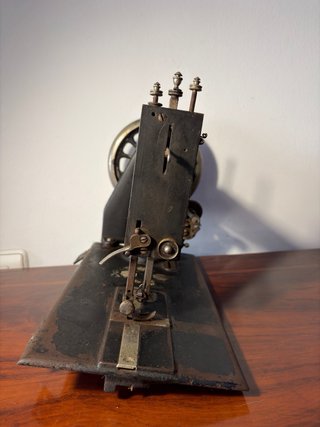 Antigua maquina de coser Naumann
