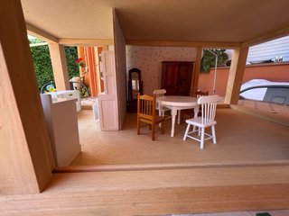 Casita de muñecas de madera